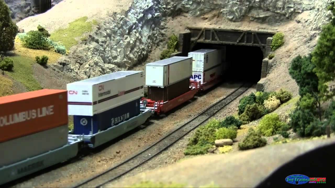 HO Scale Model Train : Union Pacific Freight Trains - YouTube
