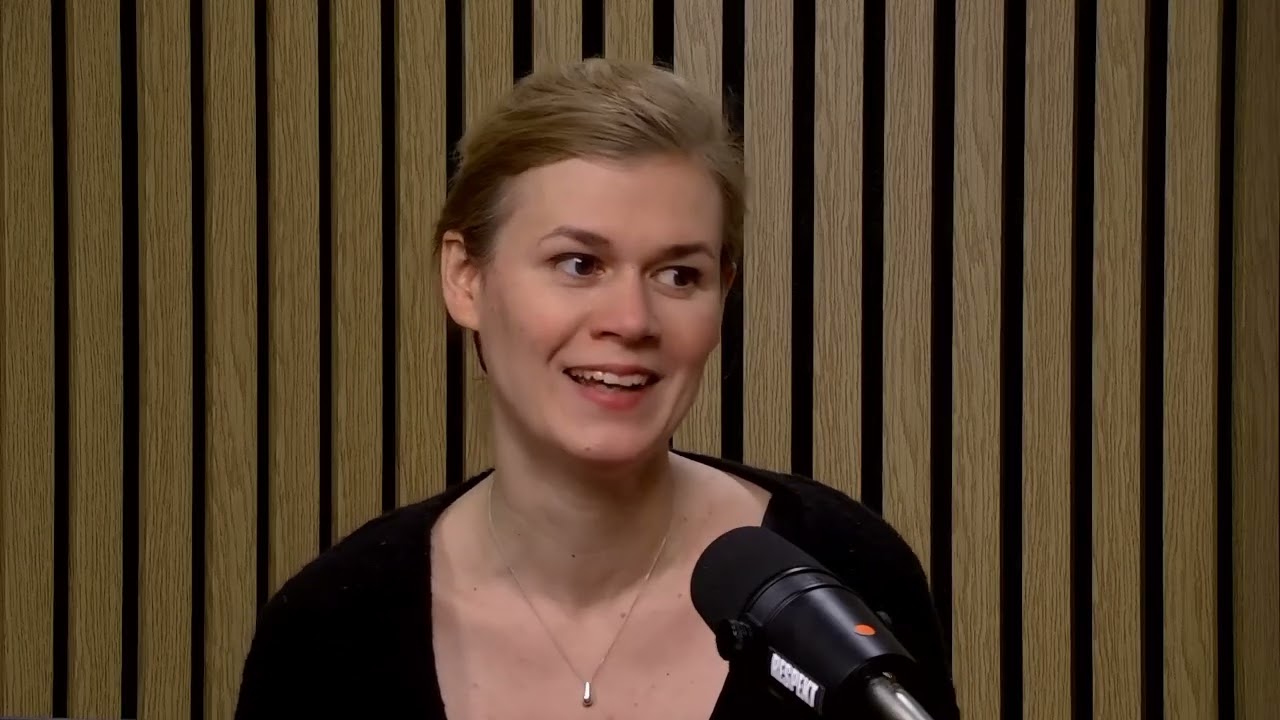 Buď ženská, ale zas ne moc, a hlavně kultivuj. Co všechno chceme po vrcholných političkách?