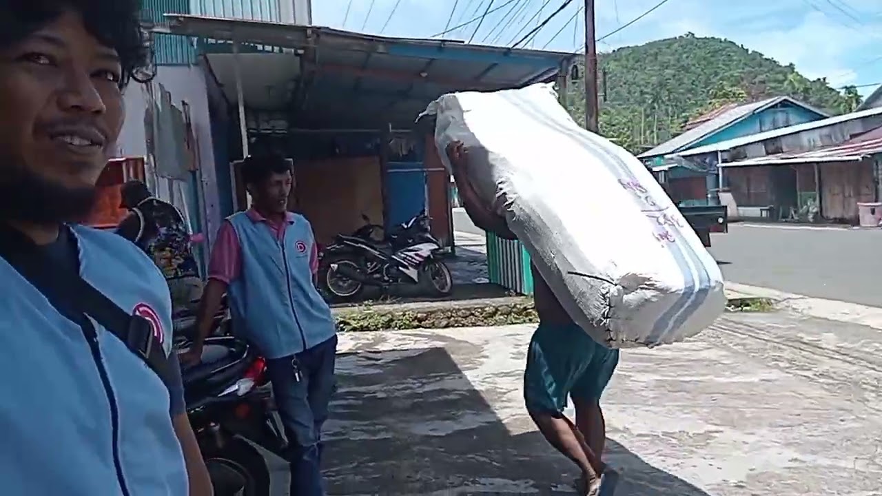 Bongkar kontainer, selasa 24/2/2026