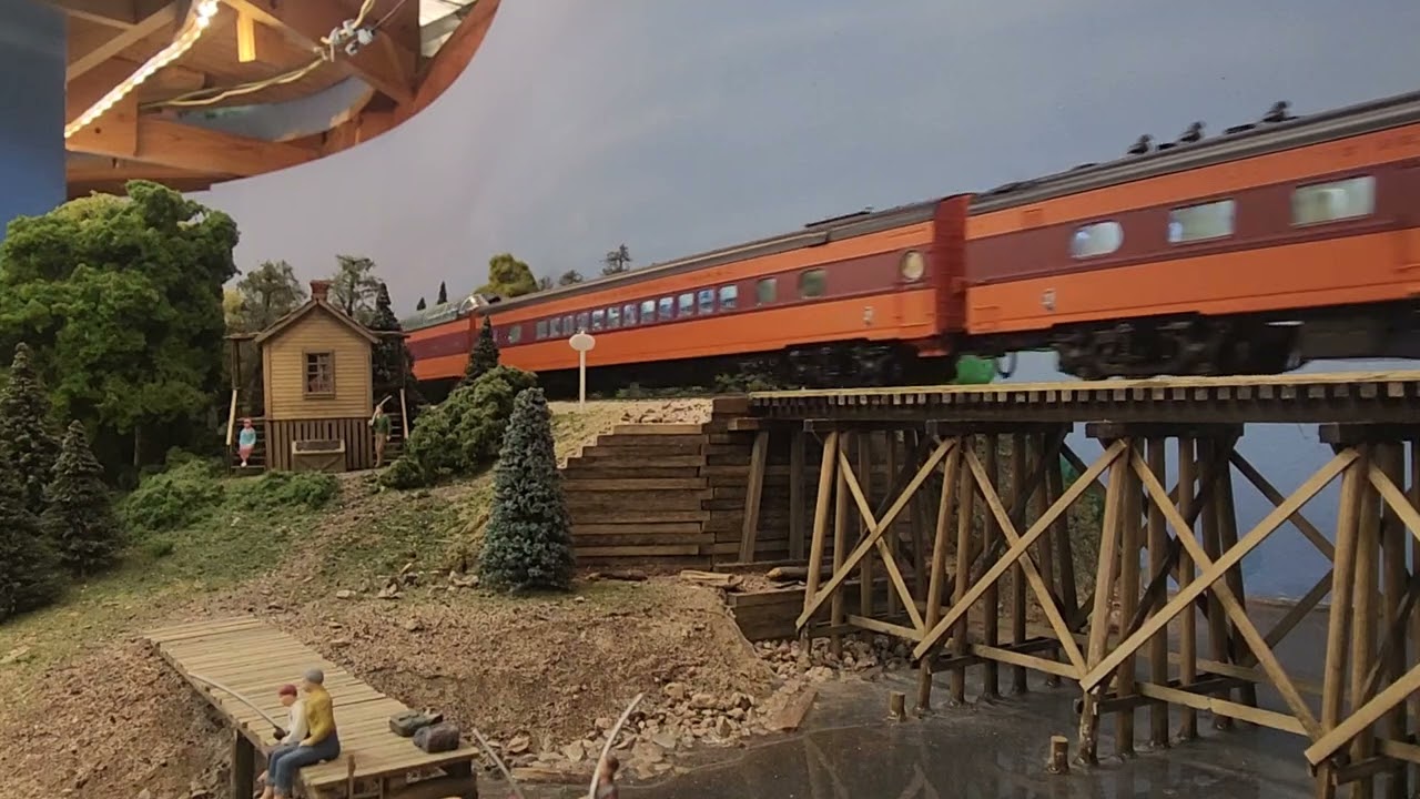 Heading into Minocqua at the Wisconsin Valley Model Railroad Club 