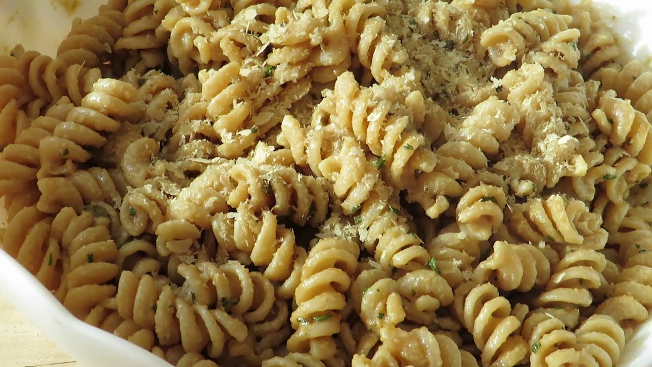 Rosmarino, Salvia e Tahin per una pasta saporitissima e nutriente