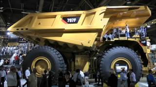 Awesome Caterpillar Dumptruck Display