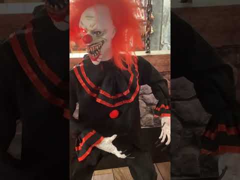 YOUNG CROUCHY AT SPIRIT OF HALLOWEEN! - YouTube