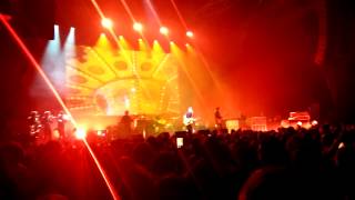 chasing noel gallagher flying