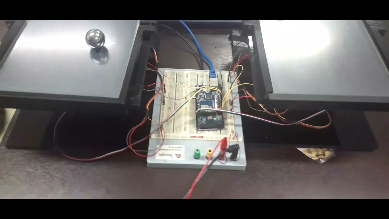 Dissertação do aluno Rafael Máximo da Silva. Controle Otimizado de 2 Ball Balancer  (vídeo 1/2).