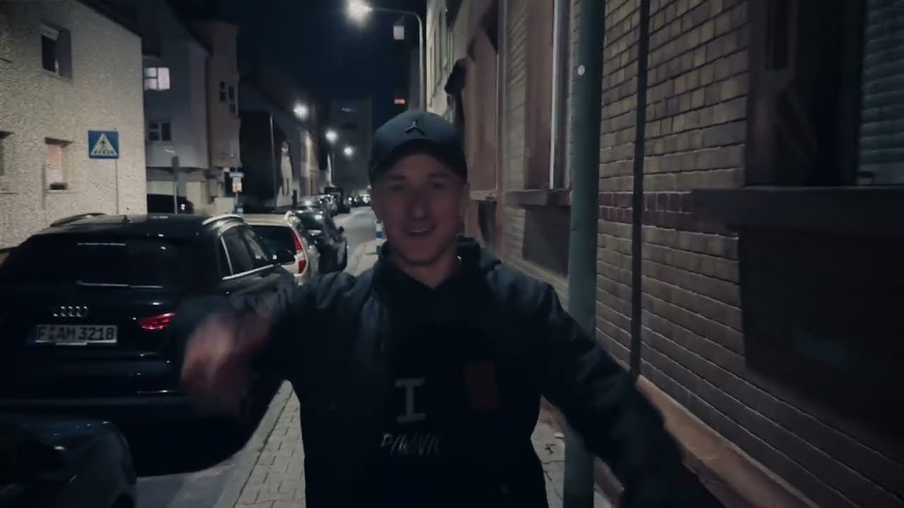 Familia Zawsze Razem ft Szymbar X Baczkowski  -  Podziemna Poezja (prod. Wełenka)