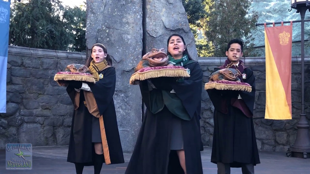 Holiday Frog Choir in the Wizarding World of Harry Potter Universal