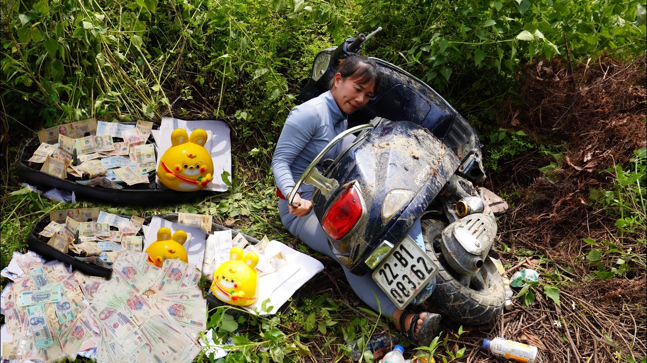 Poor Girl Picks Up Scrap | Girl Finds Large Sum of Money and Antique Motorbike in Landfill
