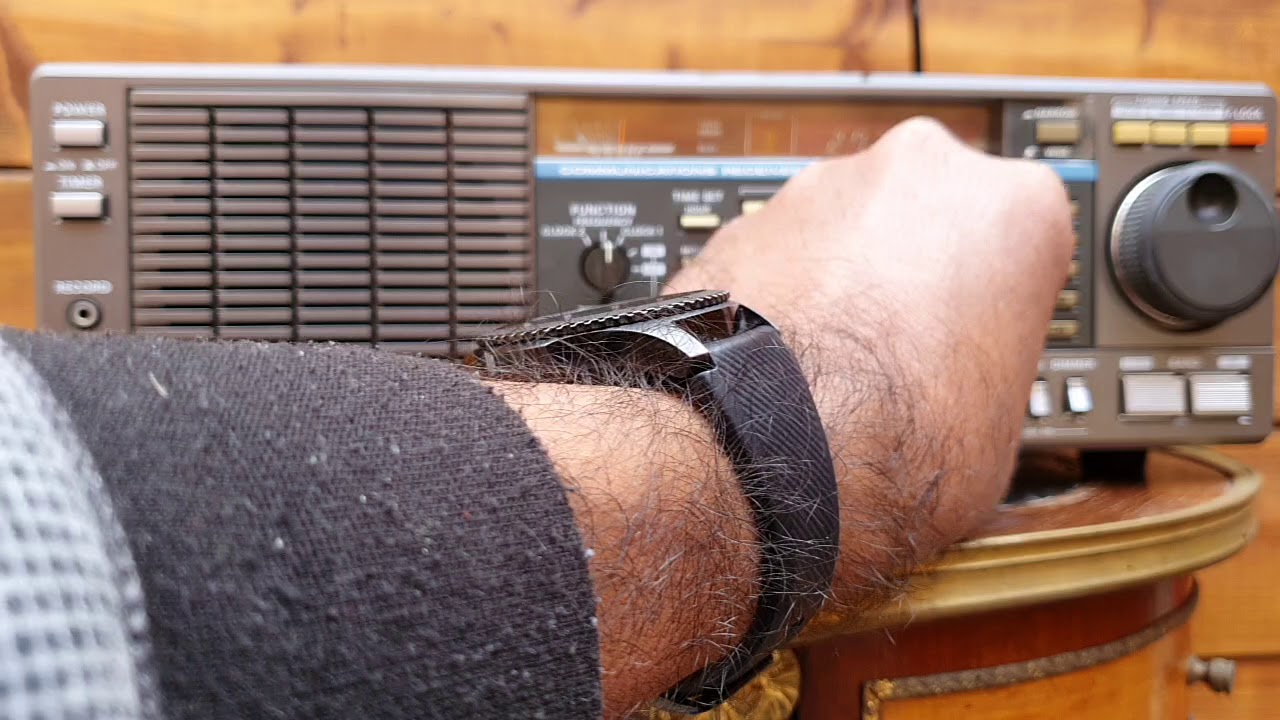 Kenwood R-2000 Communications Receiver - YouTube