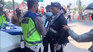 Momen seorang kena tilang kesurupan Robot cop.