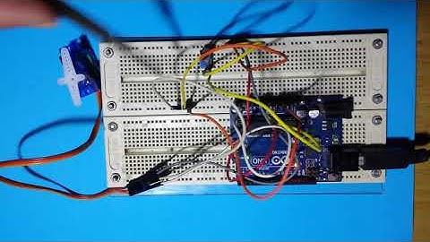 Arduino rotates a servo motor using a potentiometer