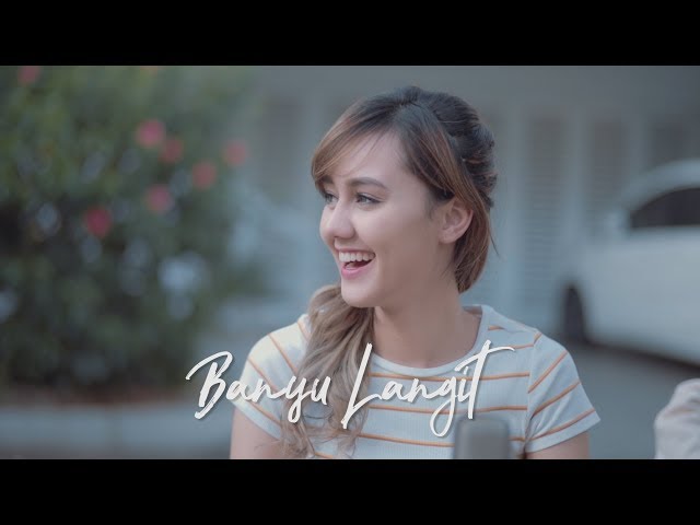 BULE CANTIK NYANYI LAGU JAWA ( BANYU LANGIT  - DIDI KEMPOT Jodilee Warwick Cover ) class=