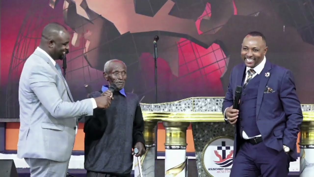 Епископ Бен из JCM пожертвовал 21 000, корову и 20 кур этой гуке из JCM.