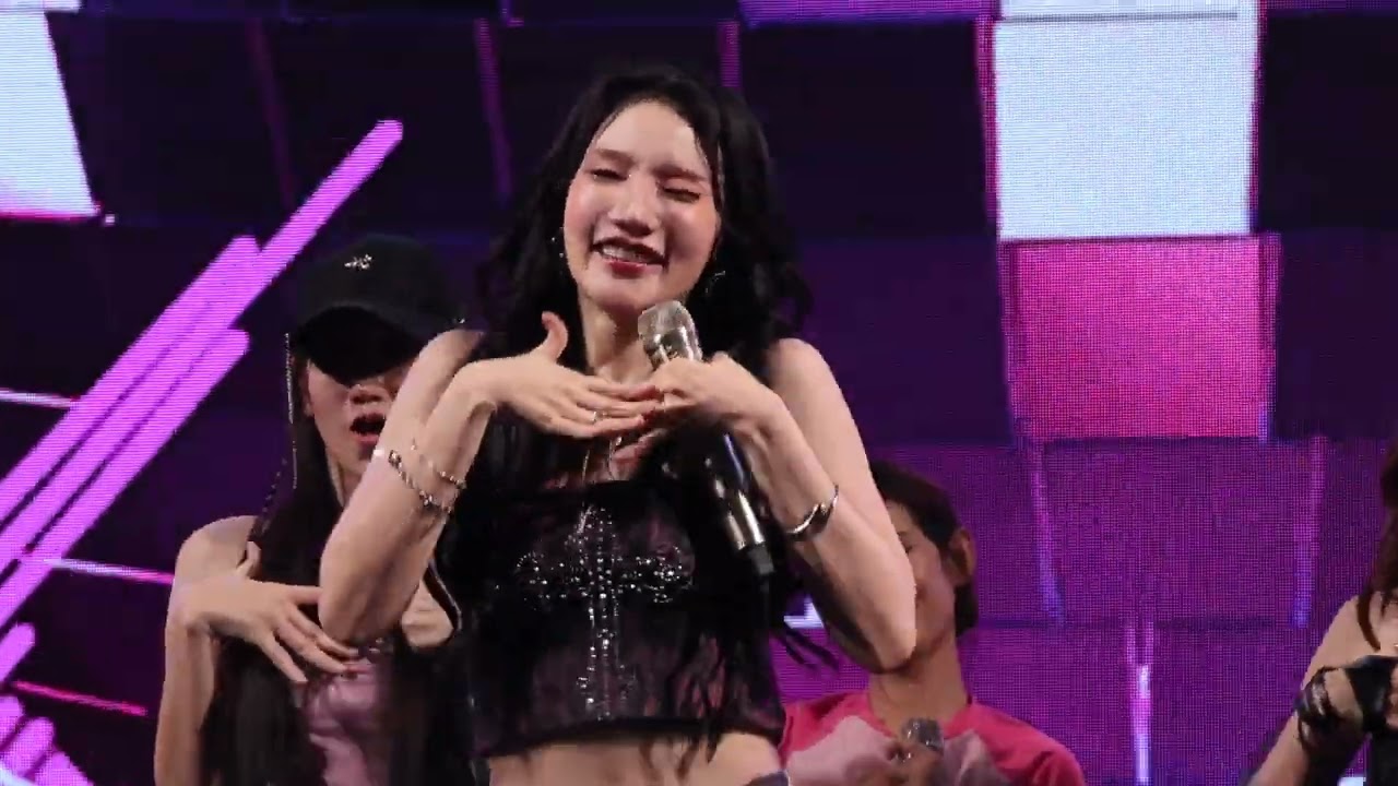 [FANCAM] 251229 Atom COSMOS - ขออนุญาต (Excuse Me) @ #ลานนมสามย่านxCosmos