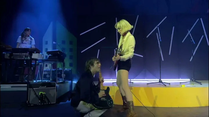 Dueling solos St Vincent and Jason Falkner live in...