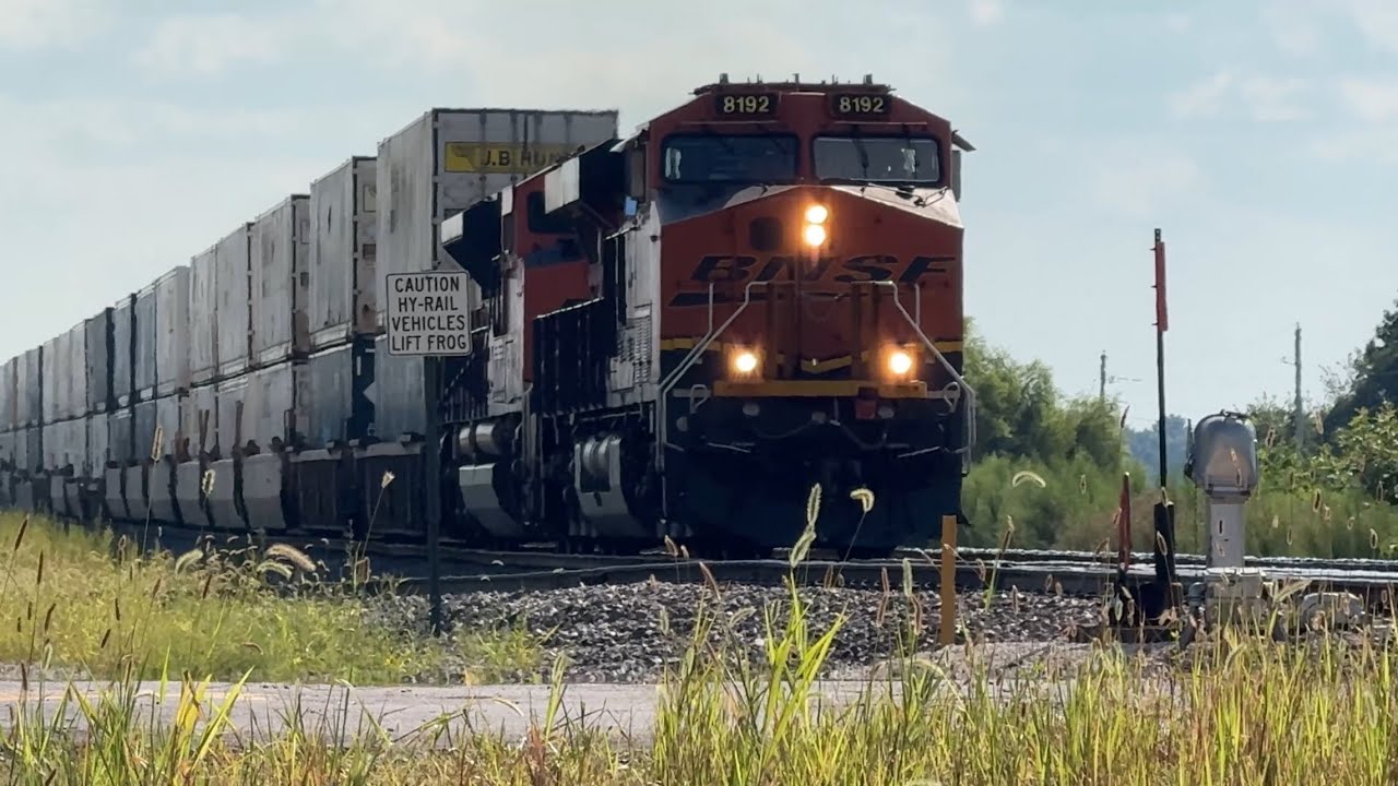 Fast moving BNSF intermodal Q train! BNSF Transcon: Marceline sub..8/4/25
