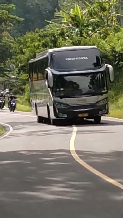 Meliuk Mesra Bus Pariwisata CityMiles Di Tikungan Jalur Pangandaran