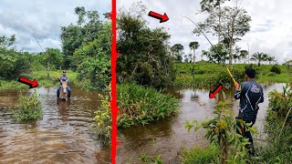 ATRAVESSAMOS O PASTO ALAGADO PARA PESCAR E FAZER NOSSO ALMOÇO &quot;PESCARIA TOP NO ALAGADO&quot;