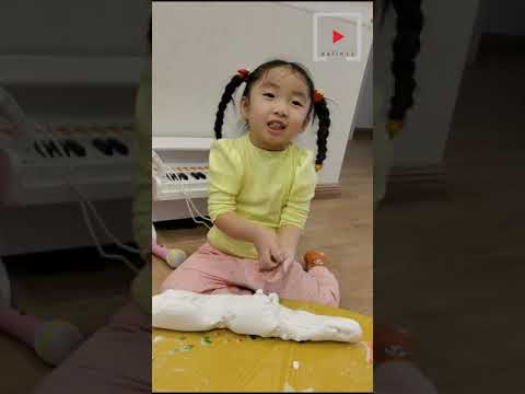 설날에 하윤이의 밴새(만두) 만들기[하윤이의 브이로그] 하윤이가 올 해 부터는 직접 밴새(만두)를 만드네요[할아버지 할머니도 좀 주렴~]
