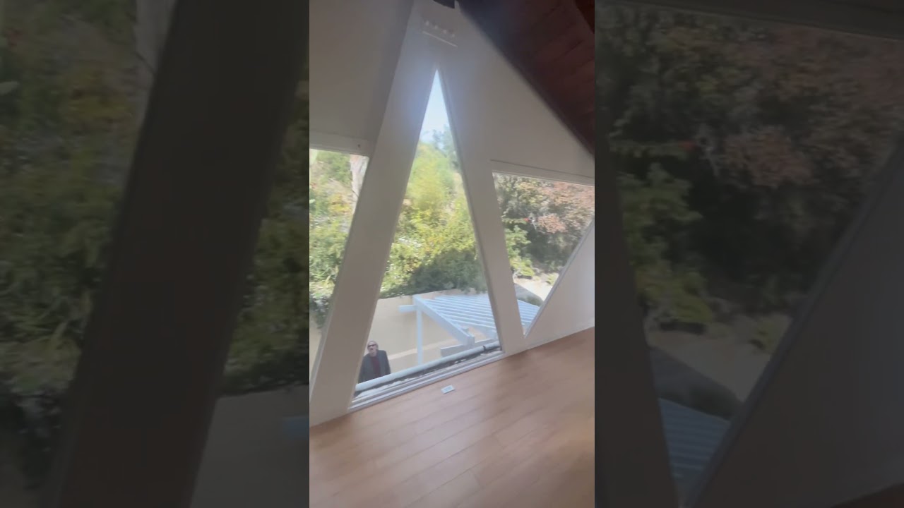 Modern A-Frame with light and height in Hollywood Hills