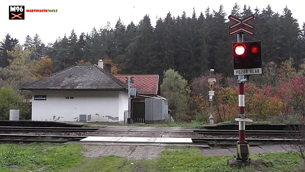 Železniční přejezd Pohleď [P3687] - 30.10.2015 / Czech railroad crossing