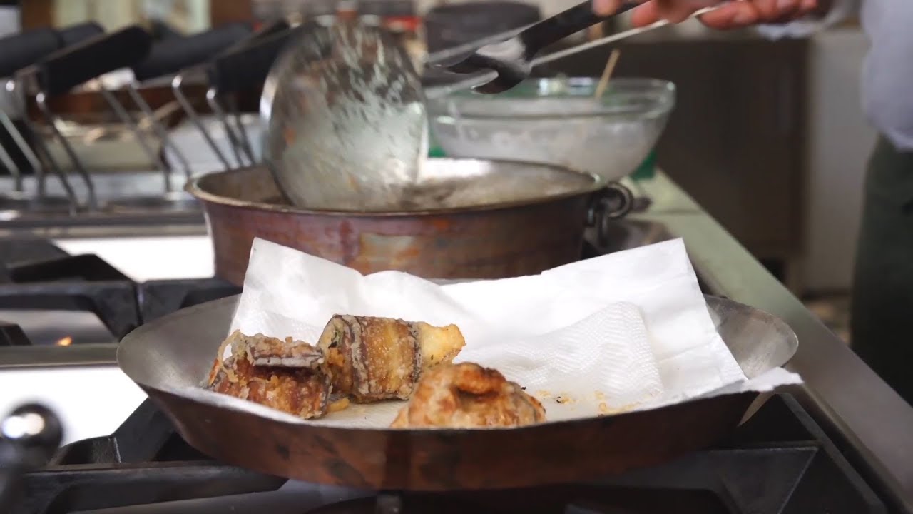 La ricetta delle zeppole di parmigiana di Peppe Guida