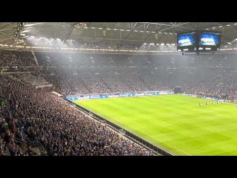 Aufstieg Schalke gg. St. Pauli 3:2 am 07.05.2022 Einlauf der Mannschaften Aufstellung Pyro