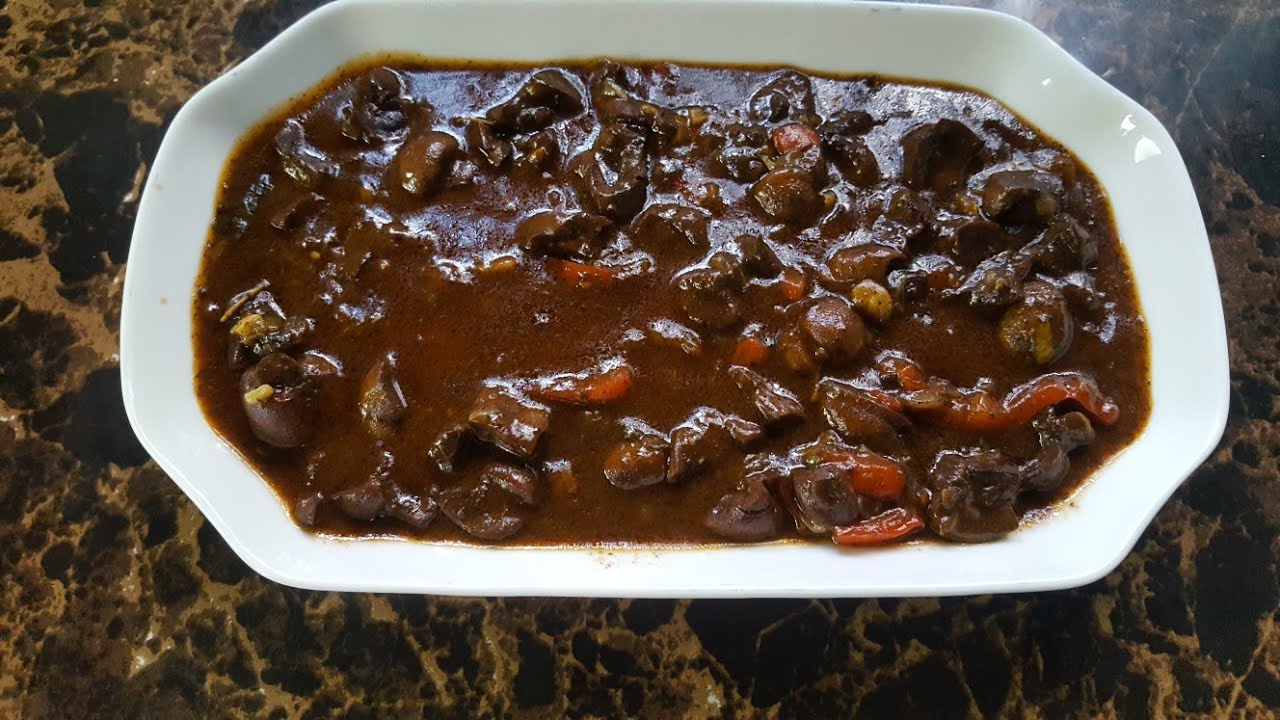 Ямайские коричневые тушеные говяжьи почки 