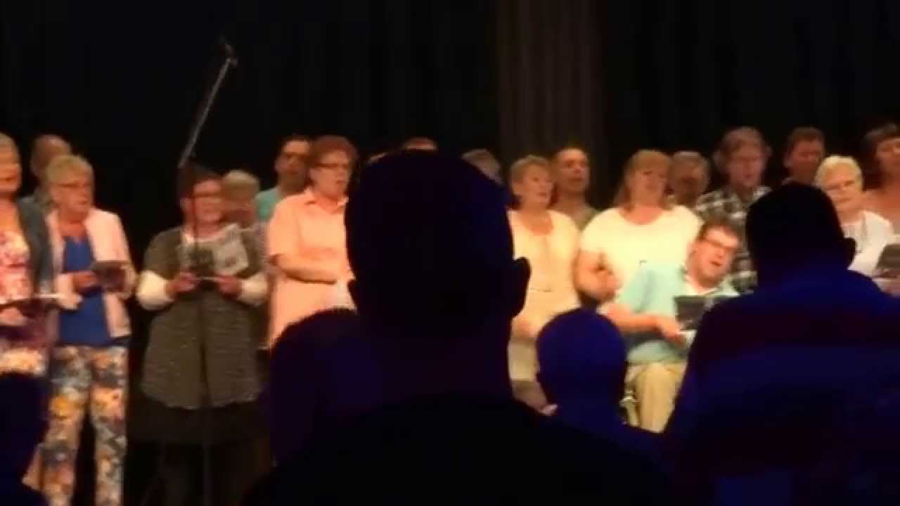 B.Z.N Fandag Fans zingen voor de Band prachtige tekst op nummers van hun