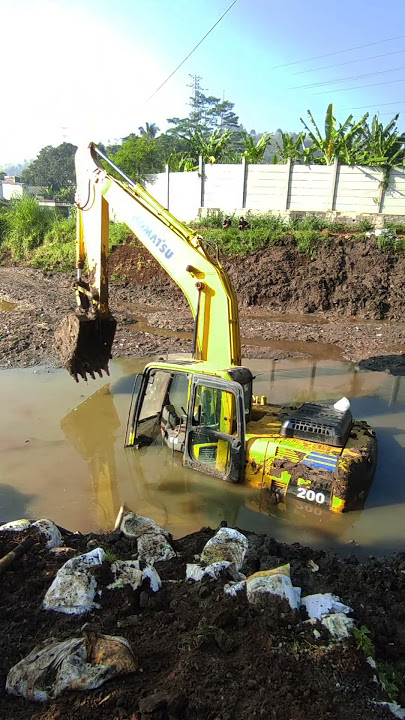 Download lagu Panic-inducing‼️Beko sucked into the mud of Ciburuy Lake #kdm #kangdedymulyadi
