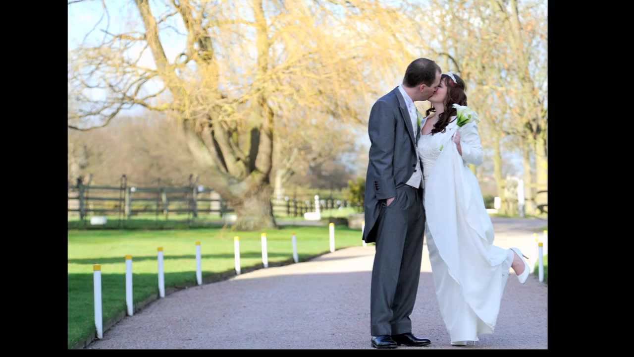 Rebecca and Dean at The Lawns Rochford