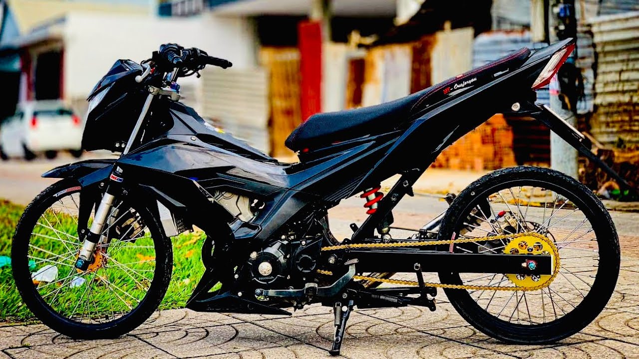 Honda Sonic 150R và Suzuki Satria F150 Đều là xe nhập nên chọn xế nào   AutoFun