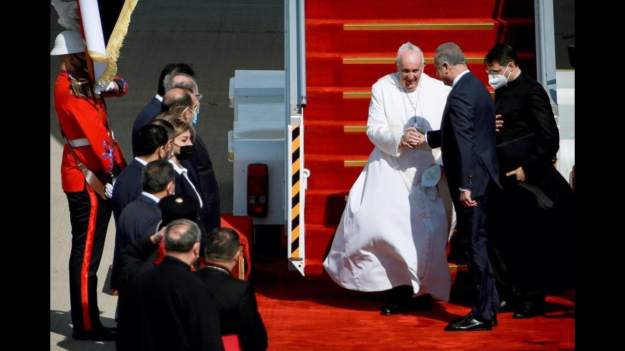 استقبال رئيس مجلس الوزراء  مصطفى الكاظمي قداسة البابا فرانسيس بابا الفاتيكان لدى وصوله الى  بغداد