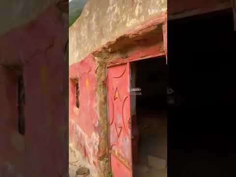 لا زالت البيوت القديمه تستهويني اشعر ان لها رائحة خاصه لا استطيع وصفها حين اراها