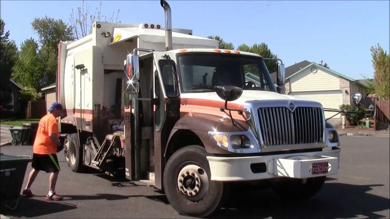 International Workstar Labrie Expert 2000 Garbage Truck 