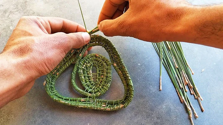 How to Start pine needle basket ( @Pineconya )
