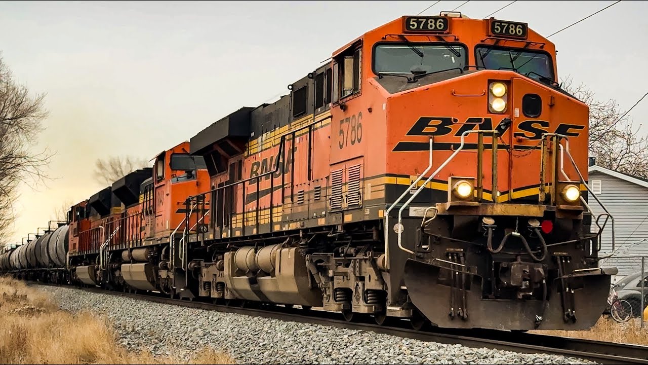 [4K] BNSF’s H-PVODEN puts on a smoke show!