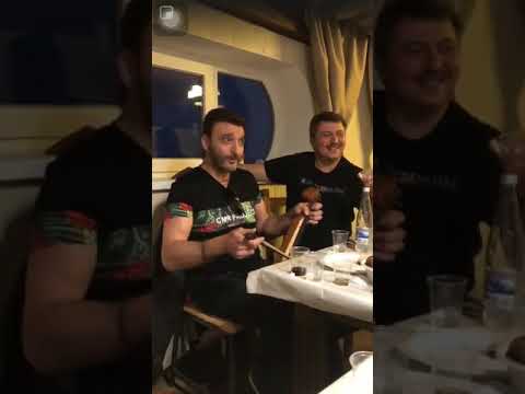 Rusya'da kemençe çalıp Türkçe şarkı söyleyen Rum'lar
