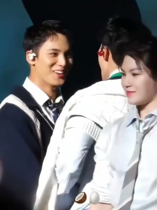 his annoying face after he lifted up dokyeom's shirt 😛 #seventeen #svt #mingyu #dk