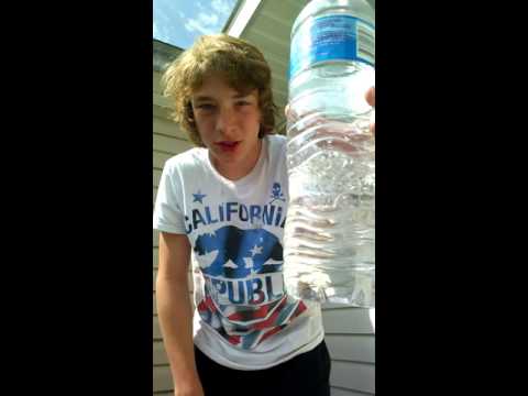 DRINKING 1.5 LITERS OF WATER!!! *VOMIT ALERT* (WATCH UNTIL THE END)