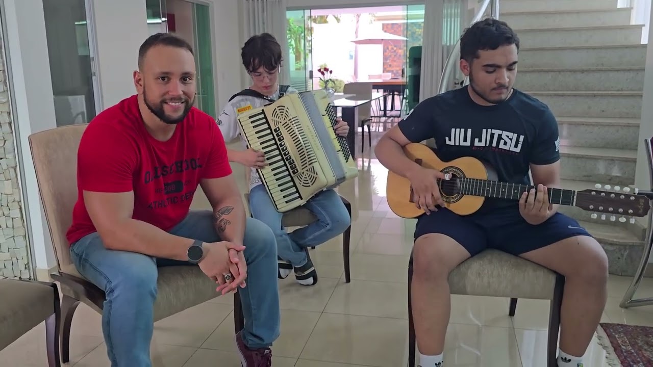 MORENINHA LINDA com Enzo na sanfona e Bruno na viola 