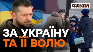 ЗЕЛЕНСЬКИЙ не стримує сліз: НАГОРОДЖЕННЯ військових на Софіївській площі, багатьох - посмертно