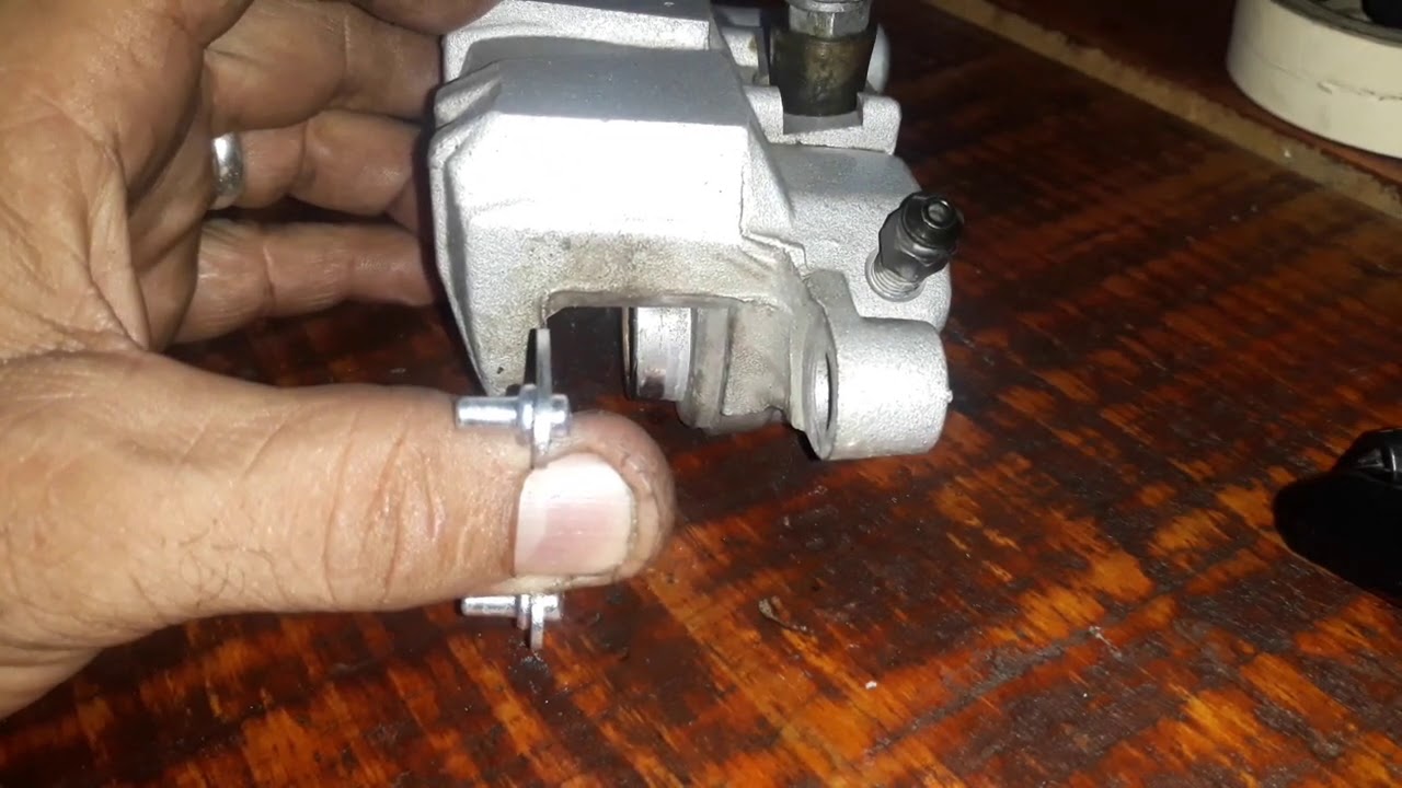 Como sacar /retirar o pistão/pistonete do caliper do freio (freio a disco)