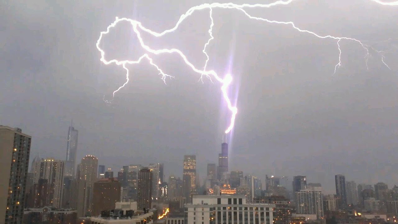 Amazing!!! Lightning Strikes Sears Tower In Chicago!!! - YouTube