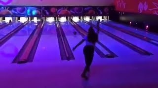 Shakira & Gerard Play Bowling 2016