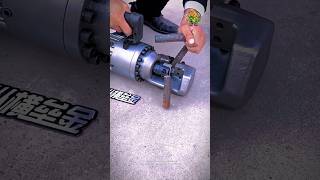 Hand-Held Steel Bar Cutting Tool: Good Tools and Machinery Increase Work Efficiency Description.