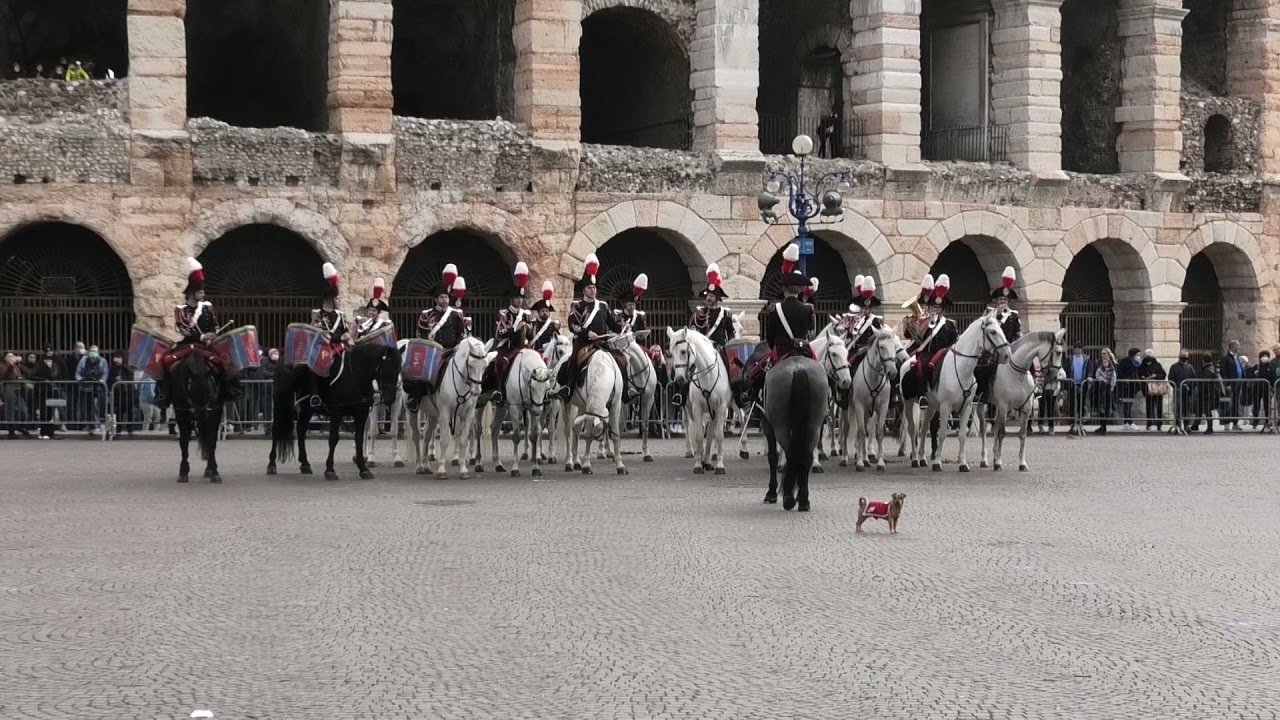 Verona - Concerto completo della Fanfara del 4 reggimento Carabinieri a Cavallo in Piazza Bra