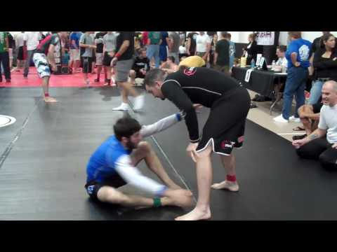 Bagels' 2nd Triangle at the 2010 Pendergrass No Gi...