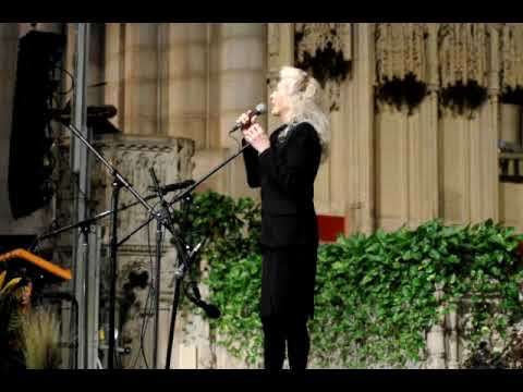 Judy Collins sings Amazing Grace at the Mary Trave...