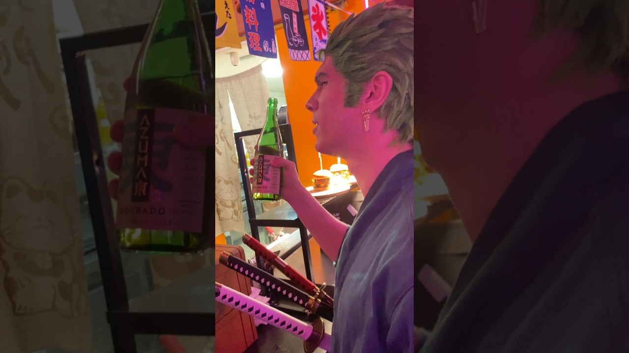 Zoro e o Saquê - Roronoa Zoro - One Piece Cosplay _ Jolly Roger Burger